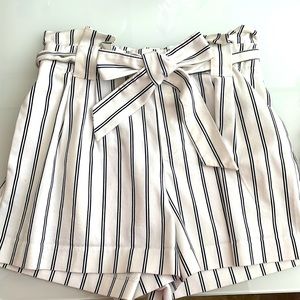 Zara shorts white with downward black lines size US XS.